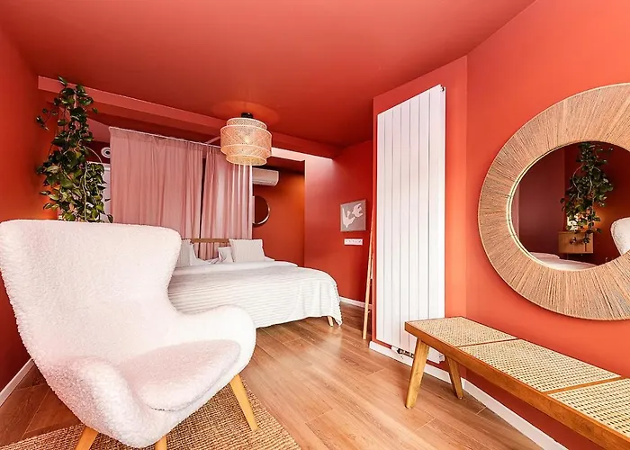 Lovely Artistic 2-bedroom By The River * براغ