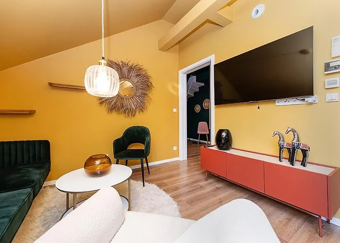 شقة Lovely Artistic 2-bedroom By The River *