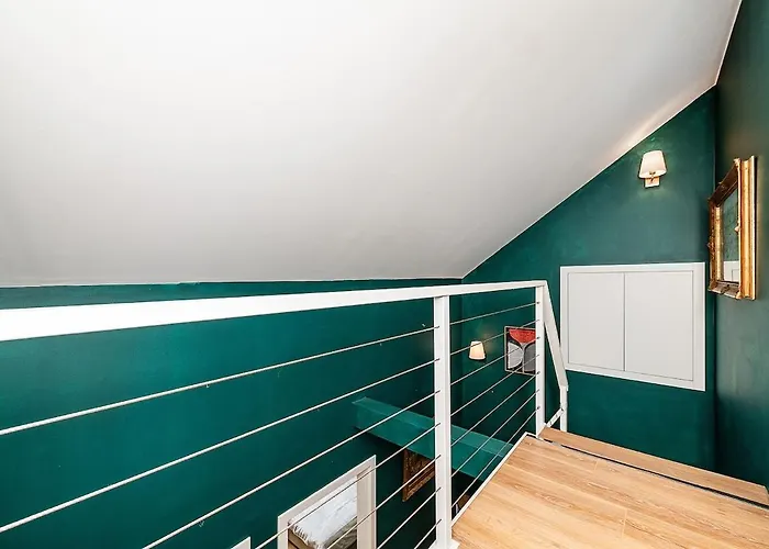 Lovely Artistic 2-bedroom By The River * براغ