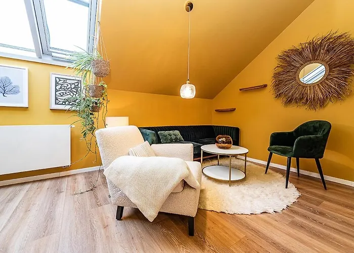 Lovely Artistic 2-bedroom By The River براغ