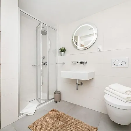 Lovely Artistic 2-bedroom By The River * Prag