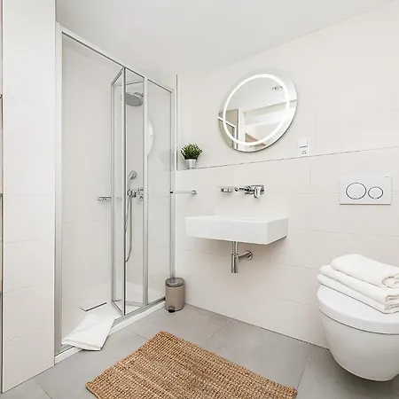Lovely Artistic 2-bedroom By The River Apartamento