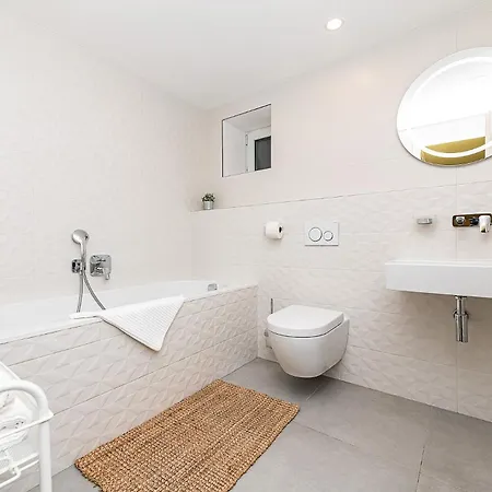 Apartment Lovely Artistic 2-bedroom By The River Prag