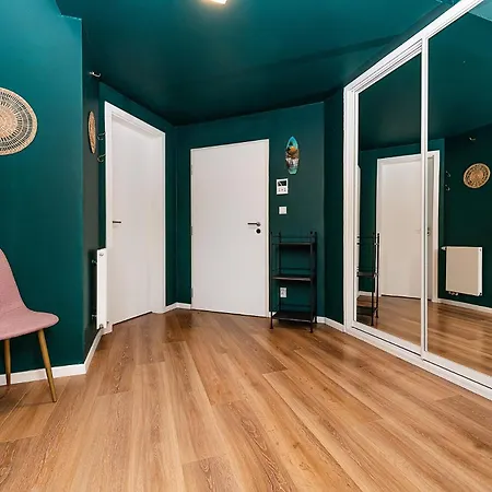 Lovely Artistic 2-bedroom By The River * Praga