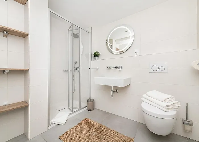 Lovely Artistic 2-bedroom By The River * Praga