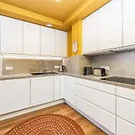 アパート Lovely Artistic 2-bedroom By The River プラハ