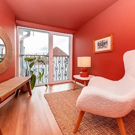 Apartament Lovely Artistic 2-bedroom By The River
