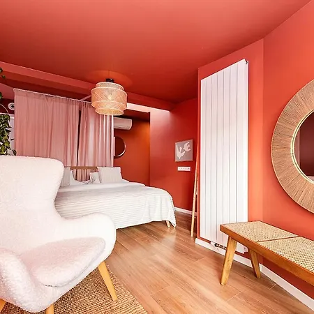 Lovely Artistic 2-bedroom By The River * Praga