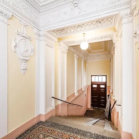 Apartament Lovely Artistic 2-bedroom By The River