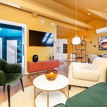 Apartament Lovely Artistic 2-bedroom By The River Praga
