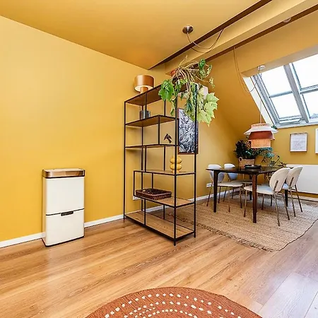 Lovely Artistic 2-bedroom By The River * Prága