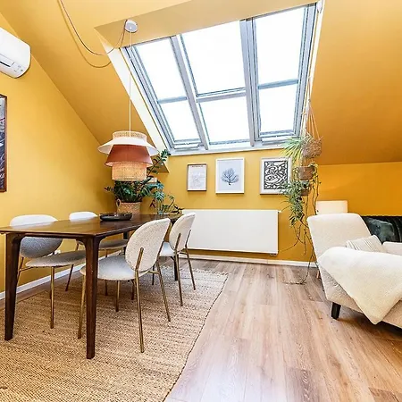 Apartman Lovely Artistic 2-bedroom By The River Prága