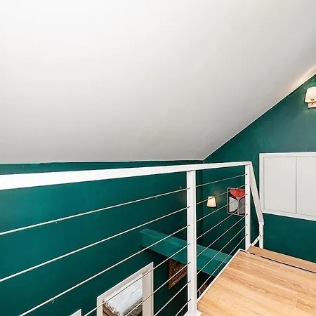 Lovely Artistic 2-bedroom By The River * Praga